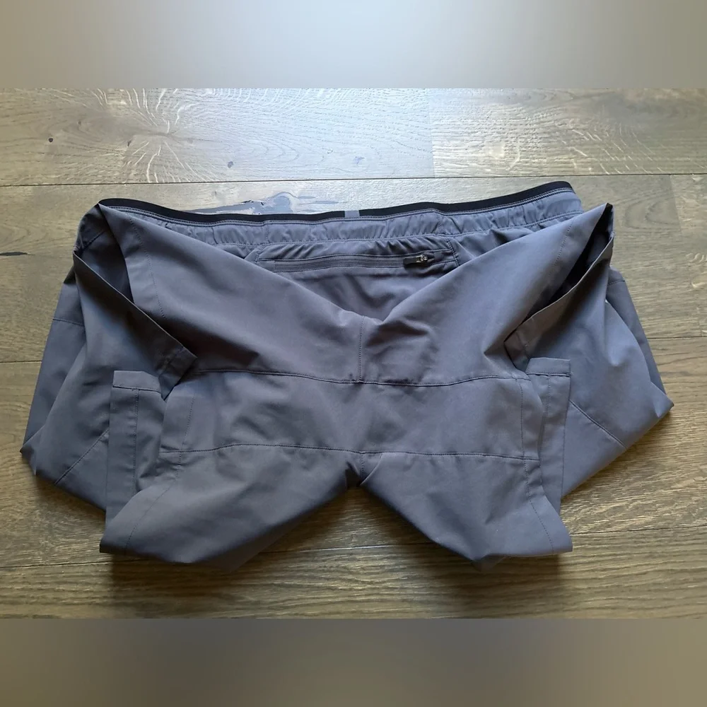 Arc'teryx Cormac Lined Shorts Inseam 7” In Gray/Teal Lining Size XL Reg